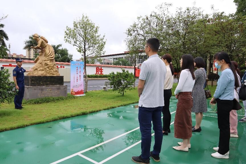 新聞草稿-【培育和踐行社會主義核心價值觀】郁南縣開展愛崗敬業擔使命   致敬最美“火焰藍”——消防科普體驗活動.wps_3